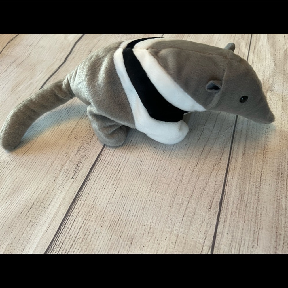 Ty Beanie Baby “Ants” the aardvark. 1998. Poly fiber & P.E. pellet filling.